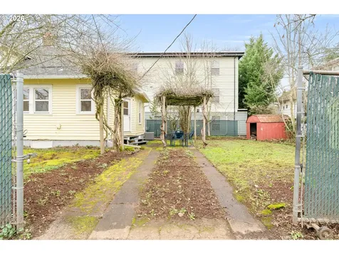 5704 N Greeley Avenue Portland OR 97217