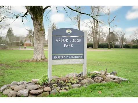 5704 N Greeley Avenue Portland OR 97217