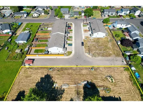 790 Monarch Way Harrisburg OR 97446