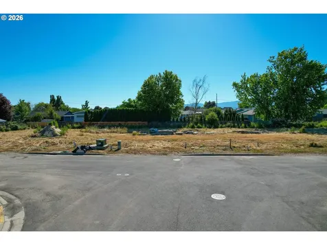 790 Monarch Way Harrisburg OR 97446