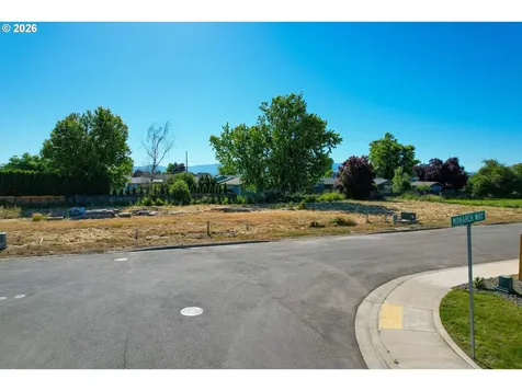 790 Monarch Way Harrisburg OR 97446