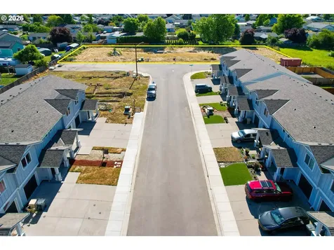 790 Monarch Way Harrisburg OR 97446