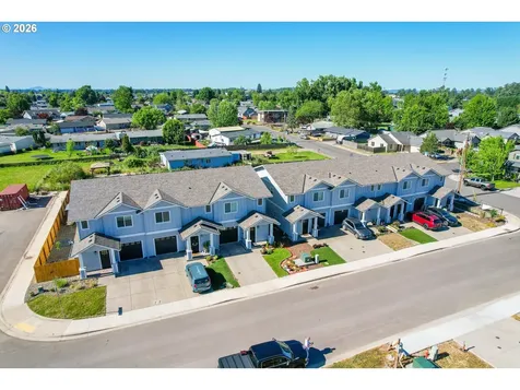 790 Monarch Way Harrisburg OR 97446