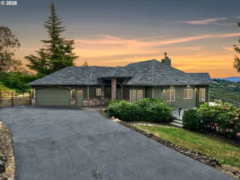 215 Eagle Drive Roseburg OR 97471