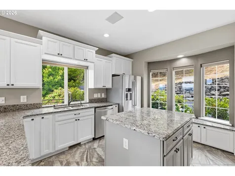 215 Eagle Drive Roseburg OR 97471