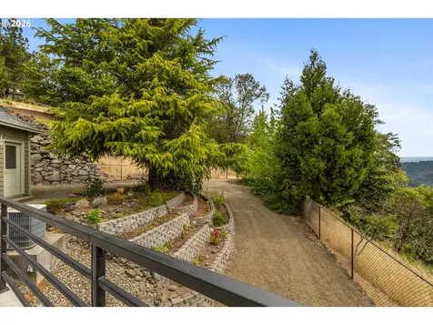 215 Eagle Drive Roseburg OR 97471