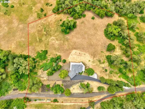 215 Eagle Drive Roseburg OR 97471