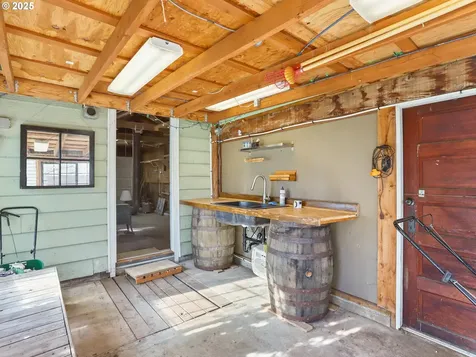 4220 SE 72nd Avenue Portland OR 97206