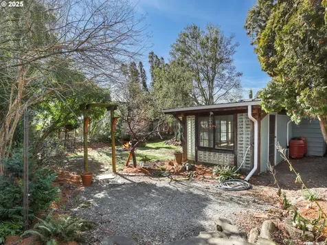 4220 SE 72nd Avenue Portland OR 97206