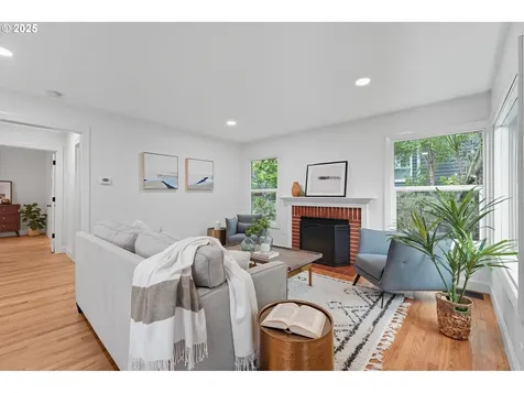 6007 SW 45th Avenue Portland OR 97221