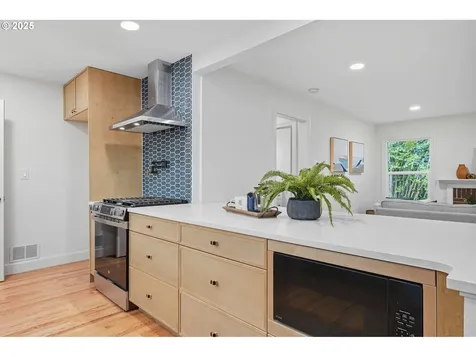 6007 SW 45th Avenue Portland OR 97221