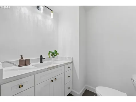 6007 SW 45th Avenue Portland OR 97221