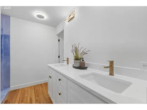 6007 SW 45th Avenue Portland OR 97221