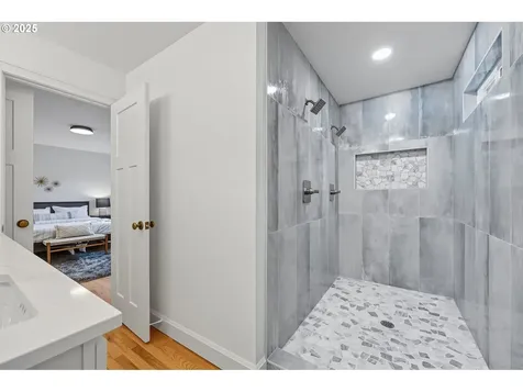 6007 SW 45th Avenue Portland OR 97221