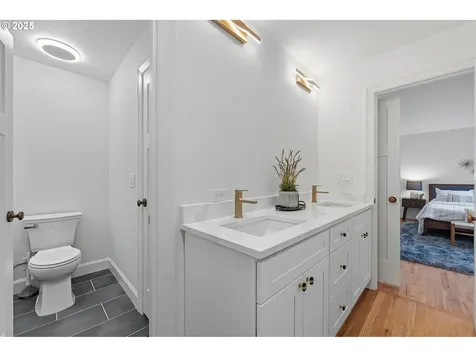 6007 SW 45th Avenue Portland OR 97221