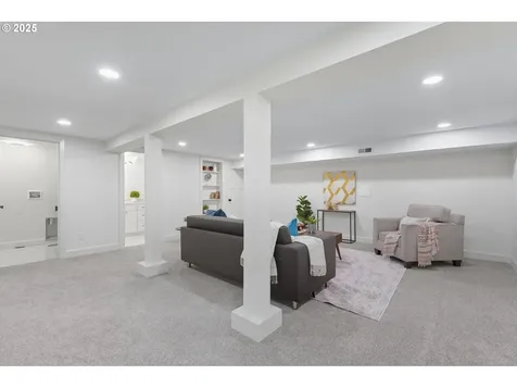 6007 SW 45th Avenue Portland OR 97221