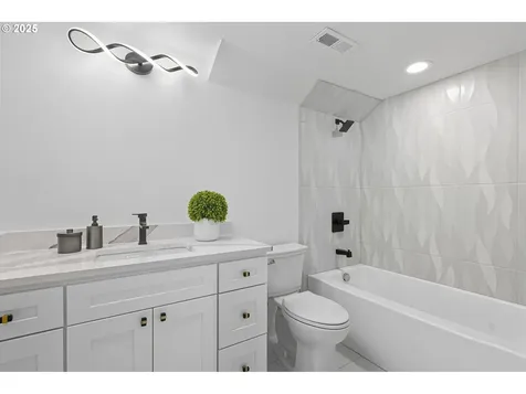 6007 SW 45th Avenue Portland OR 97221