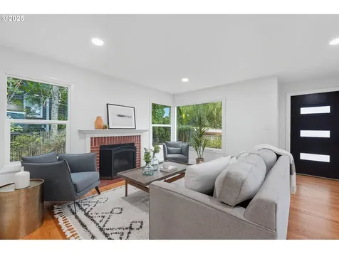 6007 SW 45th Avenue Portland OR 97221