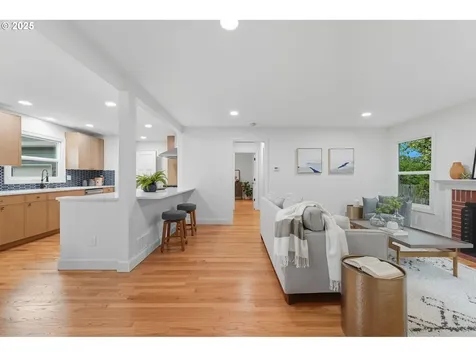 6007 SW 45th Avenue Portland OR 97221