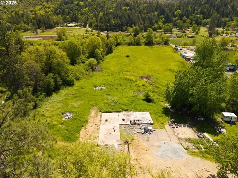 351 Pickett Lane Canyonville OR 97417