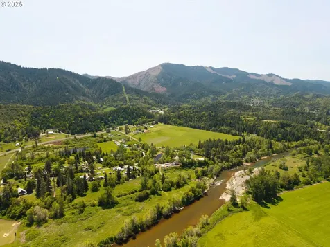 351 Pickett Lane Canyonville OR 97417