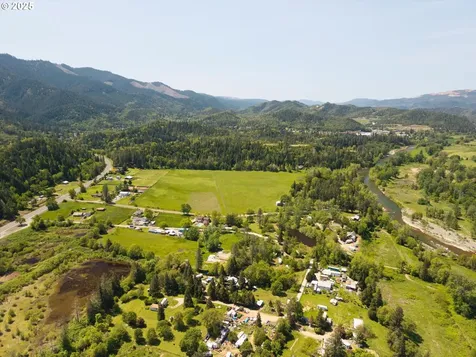 351 Pickett Lane Canyonville OR 97417