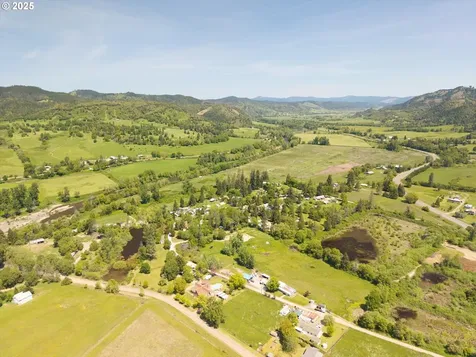 351 Pickett Lane Canyonville OR 97417