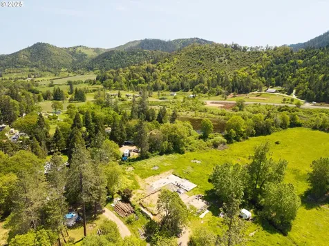 351 Pickett Lane Canyonville OR 97417