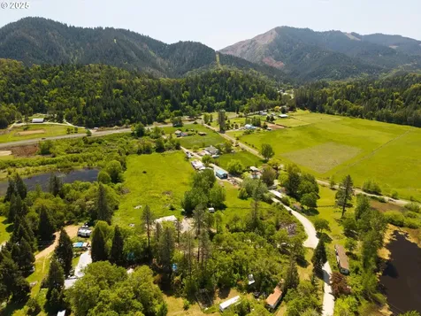 351 Pickett Lane Canyonville OR 97417