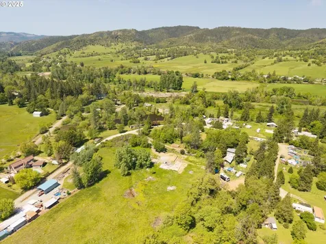 351 Pickett Lane Canyonville OR 97417