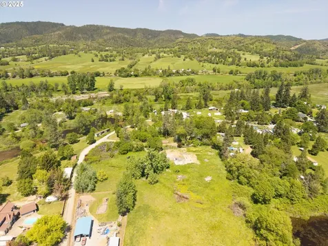 351 Pickett Lane Canyonville OR 97417