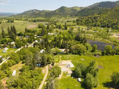 351 Pickett Lane Canyonville OR 97417