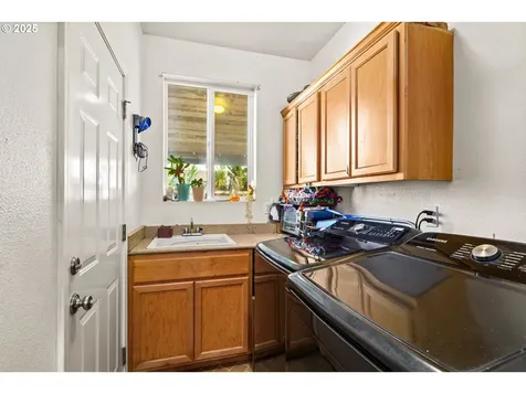 5501 Jeffrey Way Eugene OR 97402