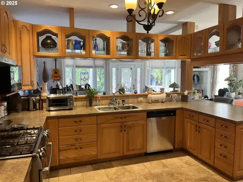 88098 Riverview Avenue Mapleton OR 97453