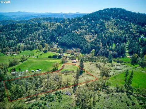 2119 San Souci Drive Roseburg OR 97471