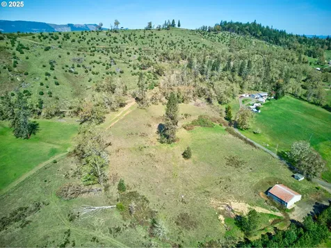 2119 San Souci Drive Roseburg OR 97471