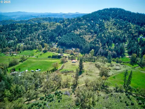 2119 San Souci Drive Roseburg OR 97471