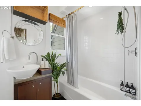 322 S Whitaker Street Portland OR 97239