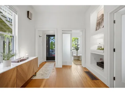 322 S Whitaker Street Portland OR 97239