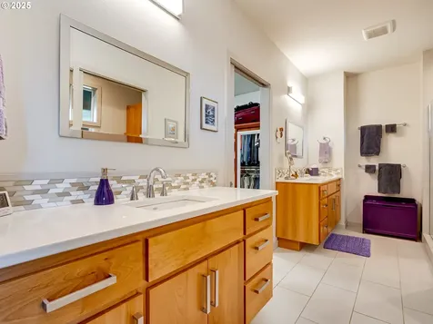 1154 SW Russ Lane Mcminnville OR 97128