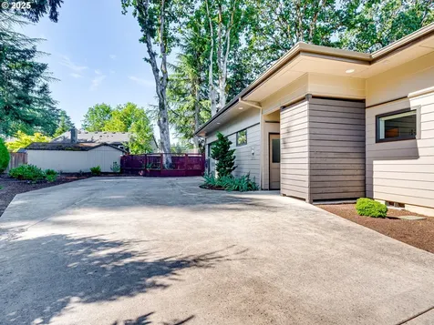 1154 SW Russ Lane Mcminnville OR 97128