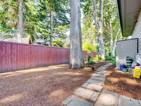 1154 SW Russ Lane Mcminnville OR 97128
