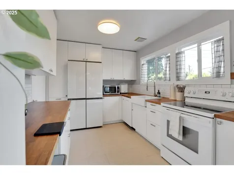 12340 SW Faircrest Street Portland OR 97225