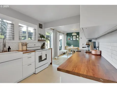 12340 SW Faircrest Street Portland OR 97225