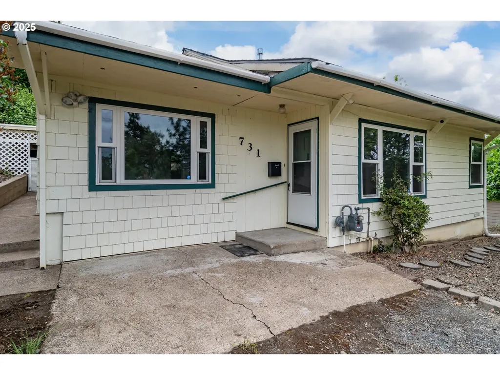 731 NE Casper Street Roseburg OR 97470