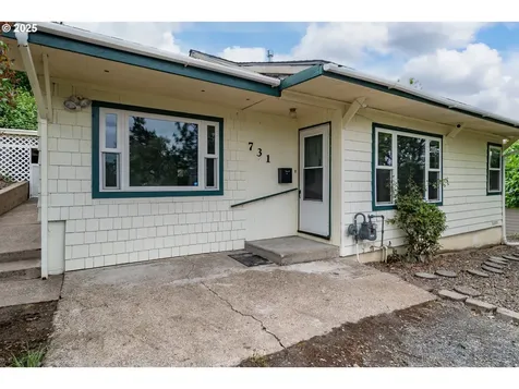 731 NE Casper Street Roseburg OR 97470