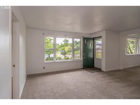 731 NE Casper Street Roseburg OR 97470