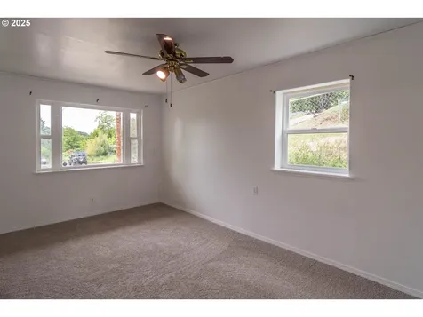 731 NE Casper Street Roseburg OR 97470
