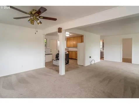 731 NE Casper Street Roseburg OR 97470