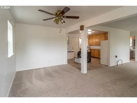 731 NE Casper Street Roseburg OR 97470
